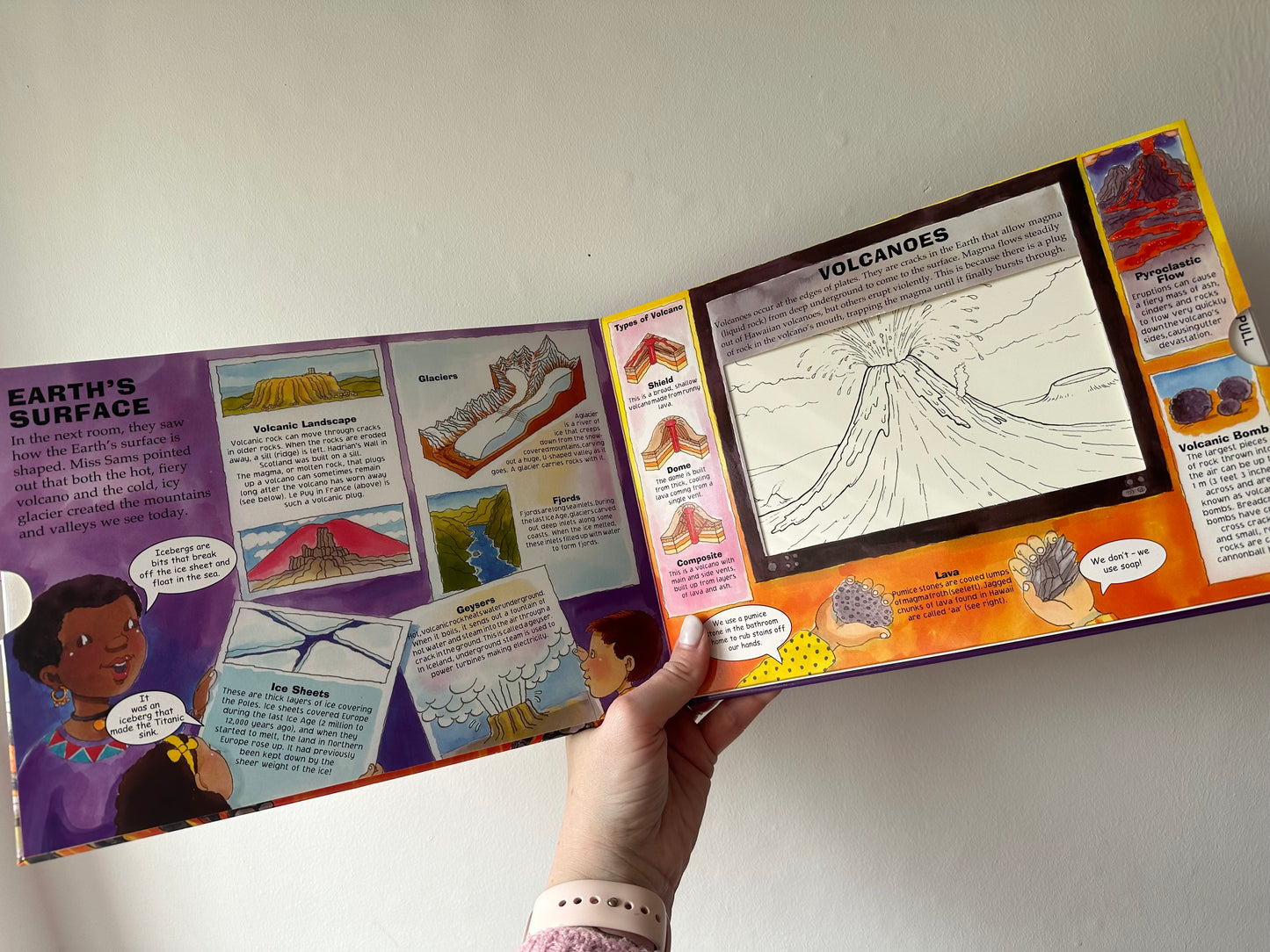 DISCOVER AMAZING EARTH: MAGIC SKELETON BOOK